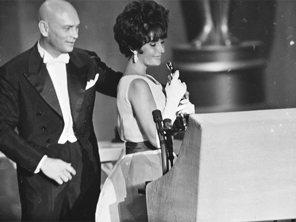 على مدار تاريخ حفلات توزيع جوائز الأوسكار... رائد يختار لكم اللحظات التي لا تنسى